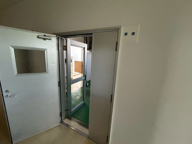 Lease 661 sqm Commercial Shop Space in Yomitan, Okinawa - Thumbnail 3