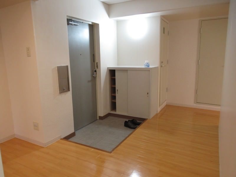 3LDK Apartment for Rent in Tomari, Naha City, Okinawa - Thumbnail 2