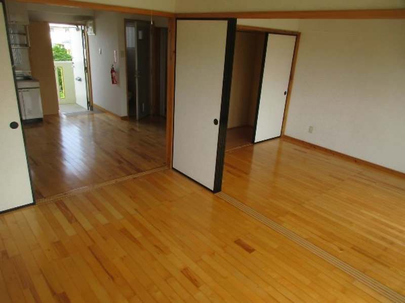 2DK Apartment for Rent in Serikaku, Urasoe, Okinawa - Thumbnail 4