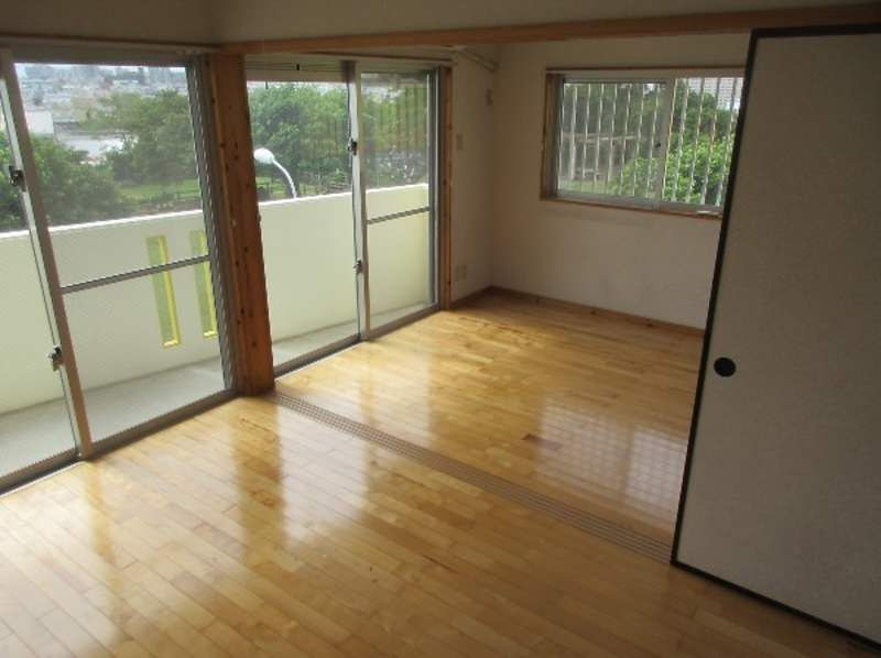 2DK Apartment for Rent in Serikaku, Urasoe, Okinawa - Thumbnail 3