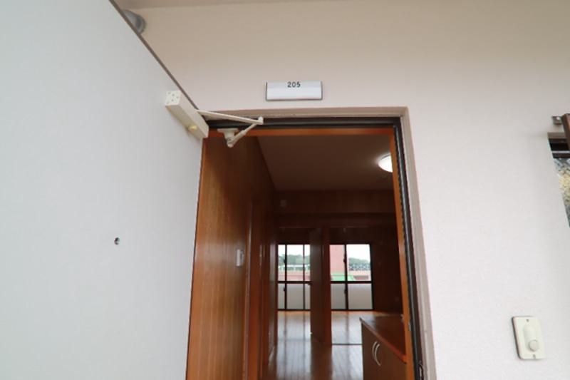 Front Castle 2DK Apartment for Rent in Urasoe, Okinawa - Thumbnail 3