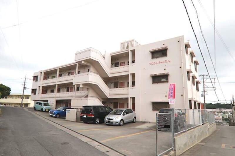 Front Castle 2DK Apartment for Rent in Urasoe, Okinawa - Thumbnail 2