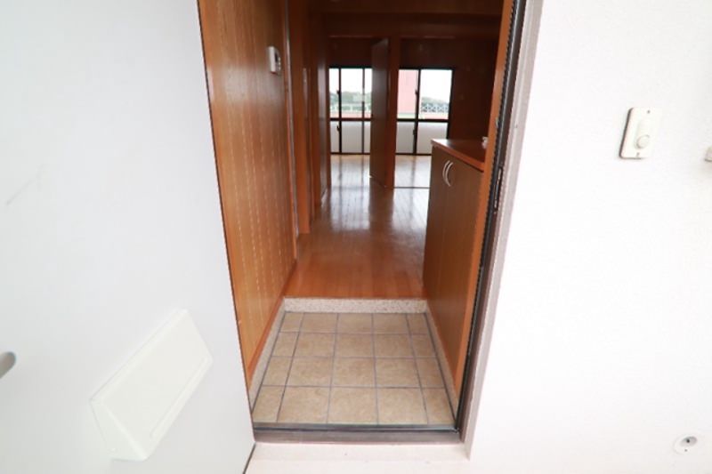 Front Castle 2DK Apartment for Rent in Urasoe, Okinawa - Thumbnail 4