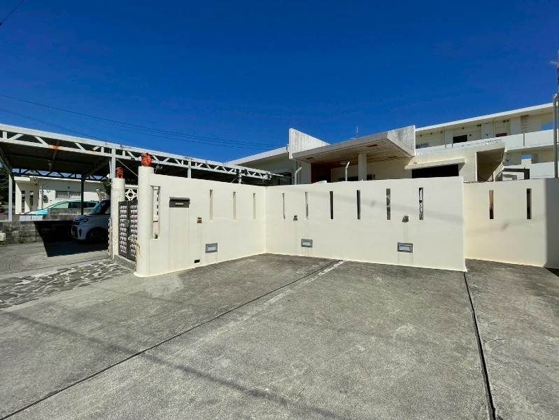 5LDK Single-Story House for Sale in Uruma, Okinawa with 105.9 Tsubo Land - Thumbnail 3