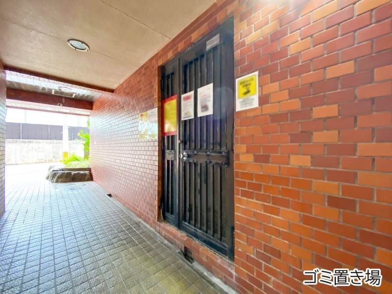 Renovated 2LDK Corner Apartment in Naha with Ocean Access - Thumbnail 2