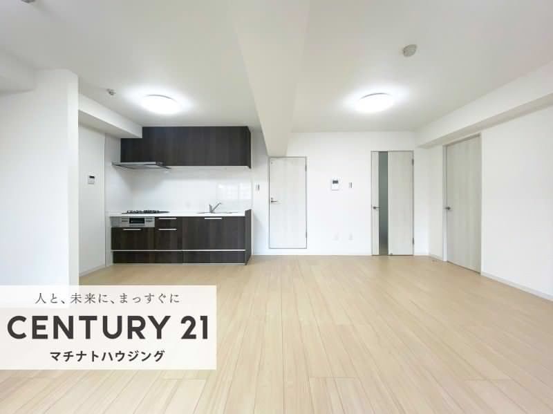 Renovated 2LDK Corner Apartment in Naha with Ocean Access - Image 1