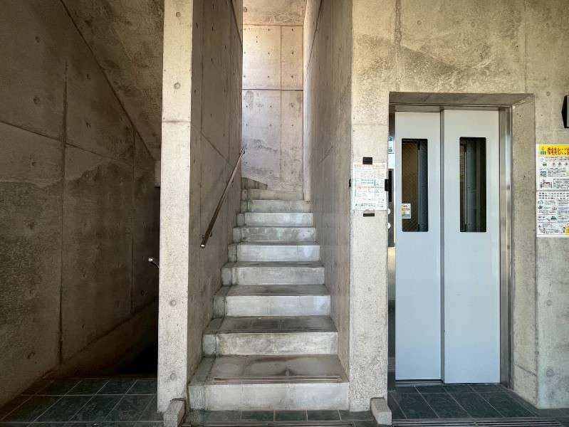Maison Uezawa 2DK Apartment for Rent in Urasoe, Okinawa - Thumbnail 4