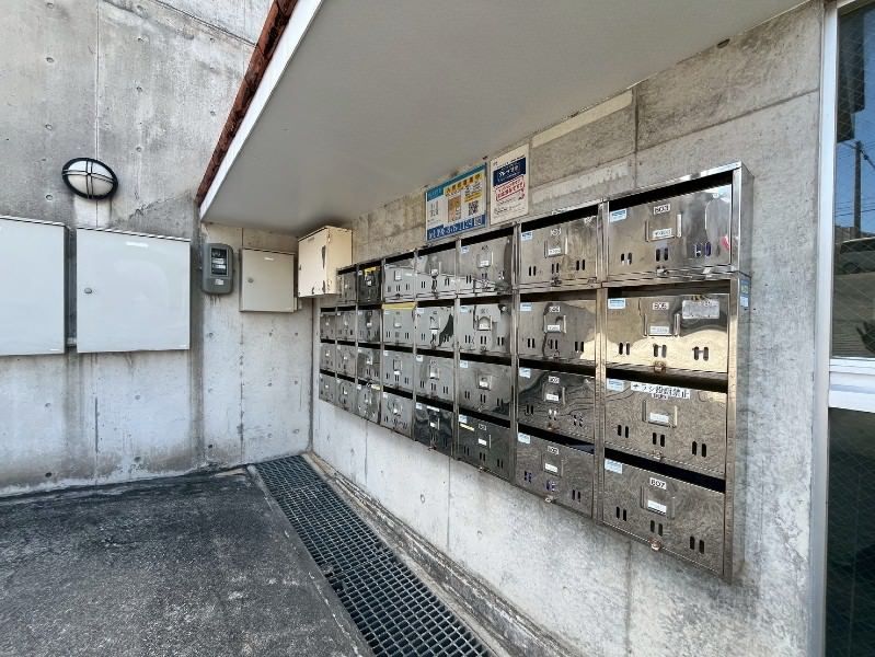Maison Uezawa 2DK Apartment for Rent in Urasoe, Okinawa - Thumbnail 3