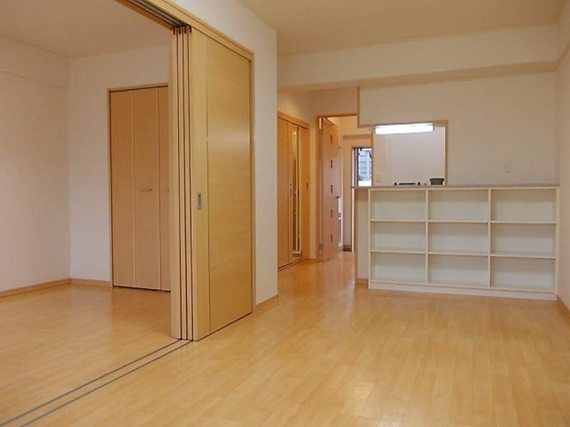 1LDK Apartment for Rent in Urasoe, Okinawa - Thumbnail 2