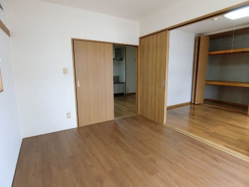 Seaside View 2DK Apartment for Rent in Uruma City, Okinawa - Thumbnail 4