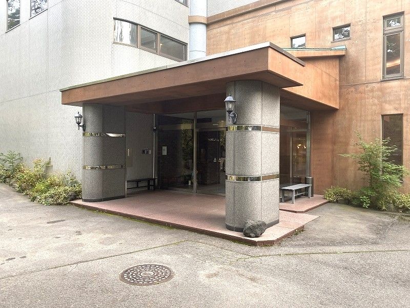 Royal Resort Shiga Kogen 2LDK with Hot Spring & Pool - Image 1