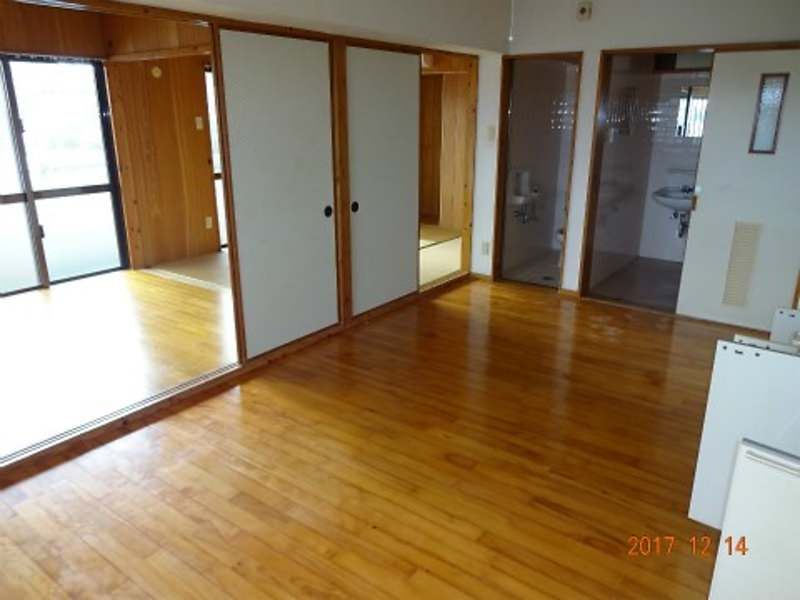 Henoki Apartment 2LDK for Rent in Uruma City, Okinawa - Thumbnail 2