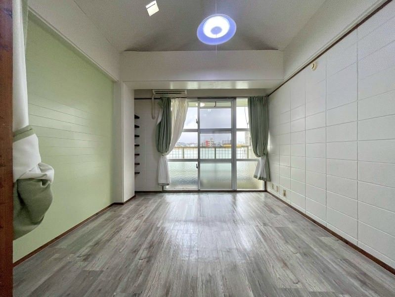1R Apartment for Rent in Serikaku, Urasoe | Furnished & Available Now - Thumbnail 3