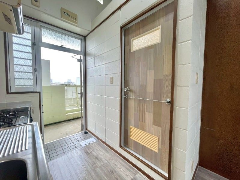 1R Apartment for Rent in Serikaku, Urasoe | Furnished & Available Now - Thumbnail 2