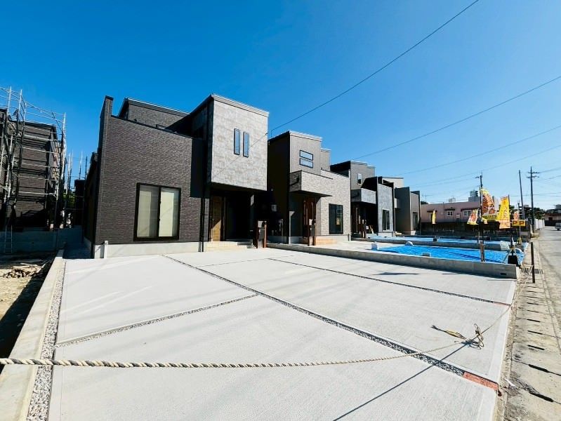New 4LDK House in Uruma City Okinawa with 3 Car Parking - Thumbnail 3