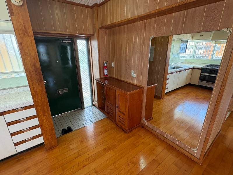Spacious 4LDK Apartment with Sea Views in Ginowan, Okinawa - Thumbnail 2