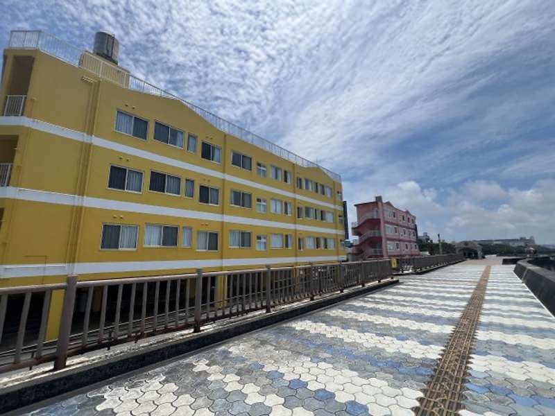 2LDK Ocean View Apartment for Rent in Chatan-cho, Okinawa - Thumbnail 2