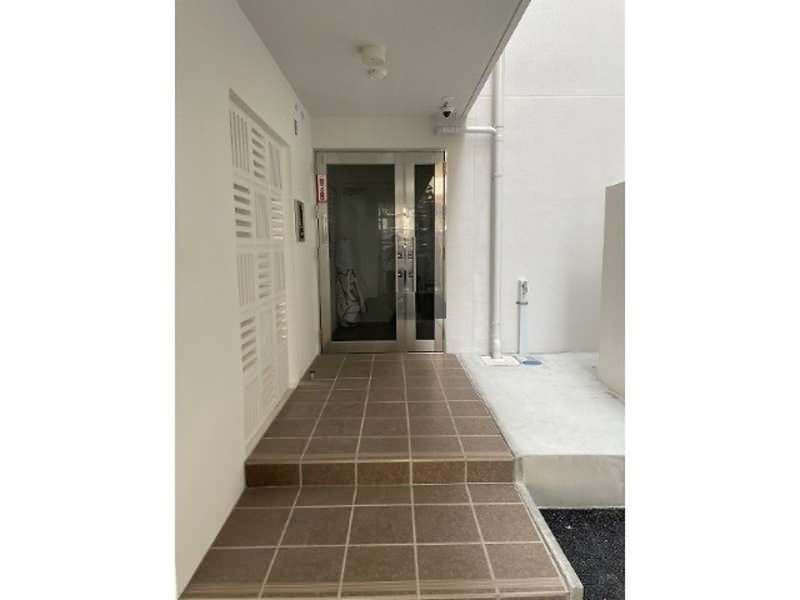 Modern 1K Apartment for Rent in Naha, Okinawa with Free Wi-Fi - Thumbnail 3