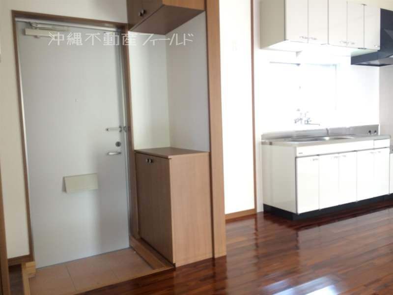 Lemon Heights 2LDK Apartment for Rent in Tomigusuku, Okinawa - Thumbnail 3