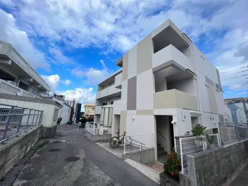Modern 1K Apartment for Rent in Tomigusuku, Okinawa - Thumbnail 2