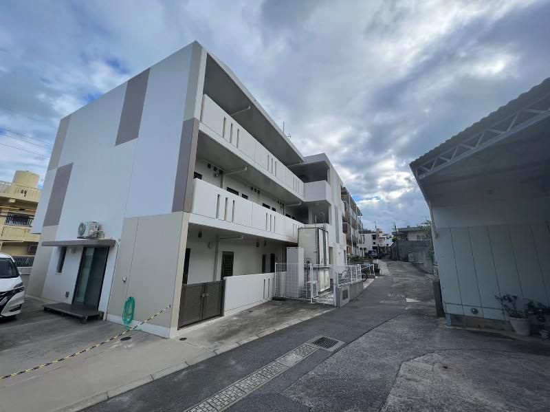 Modern 1K Apartment for Rent in Tomigusuku, Okinawa - Thumbnail 3