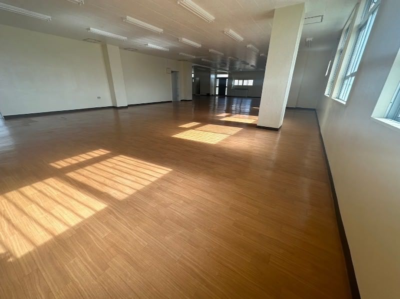 Large 297.5 sqm Commercial Space for Rent in Ginoza, Okinawa - Thumbnail 4