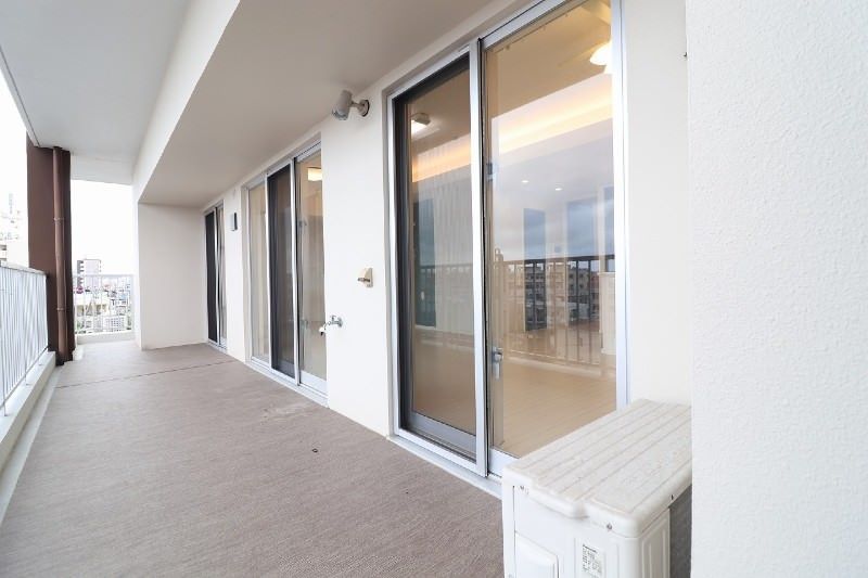 4LDK Corner Apartment for Sale in Okinawa City | Enz Palace Misato City - Thumbnail 2