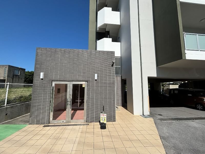 Premium Court Misato Second: 2LDK Apartment Investment in Okinawa City - Thumbnail 4