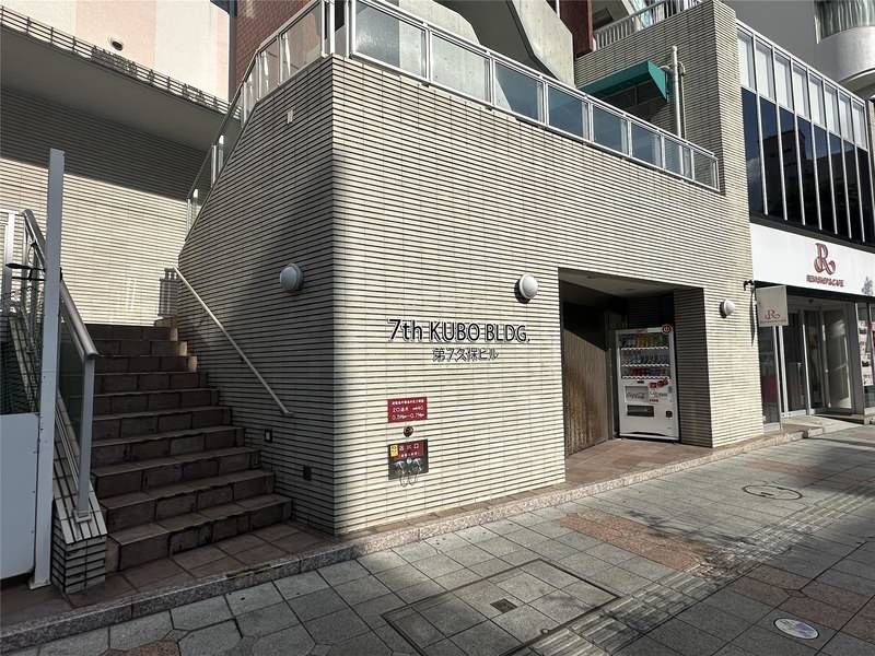 Commercial Office/Retail Space for Rent in Naha's Makishi, Okinawa - Thumbnail 3