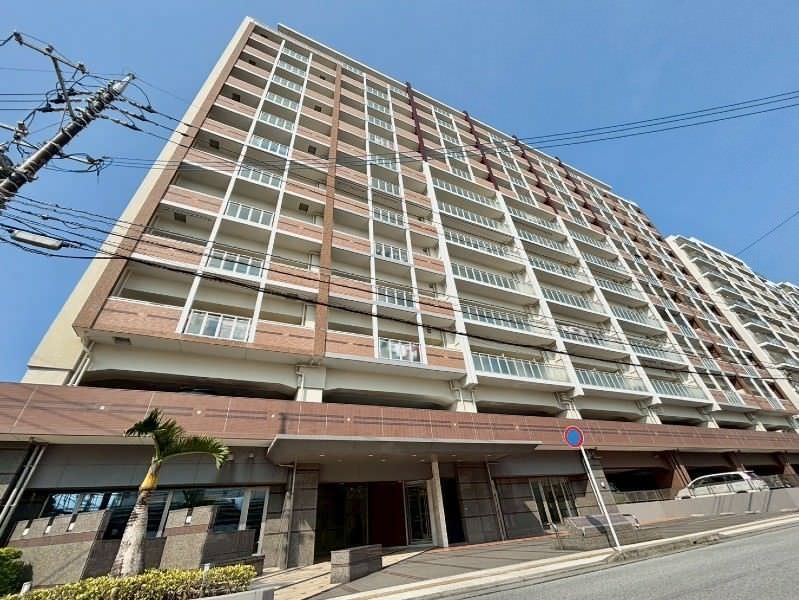 Rivier Omoromachi Thermos 2LDK Condo with Ocean View in Naha - Image 1