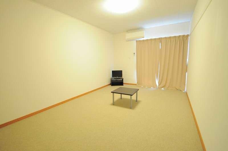 1K Apartment for Rent in Orokucho, Naha, Okinawa - Thumbnail 4