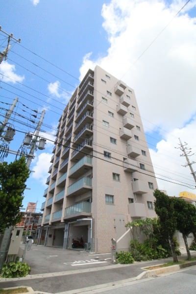 Modern 2LDK Apartment for Rent in Chatan, Okinawa - Thumbnail 2