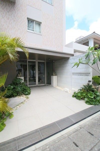 Modern 2LDK Apartment for Rent in Chatan, Okinawa - Thumbnail 3