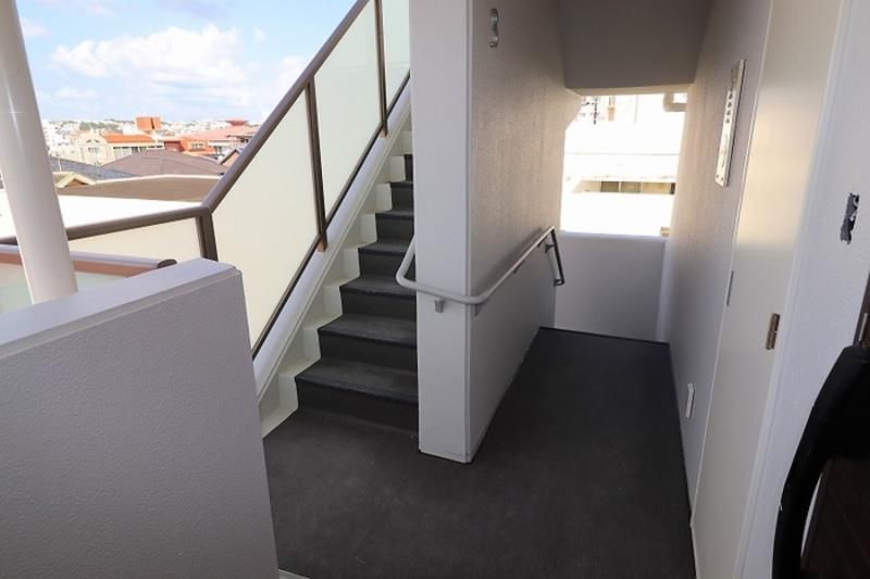 Pet-Friendly 2LDK Apartment in Naha Tenku with Free Internet - Thumbnail 2