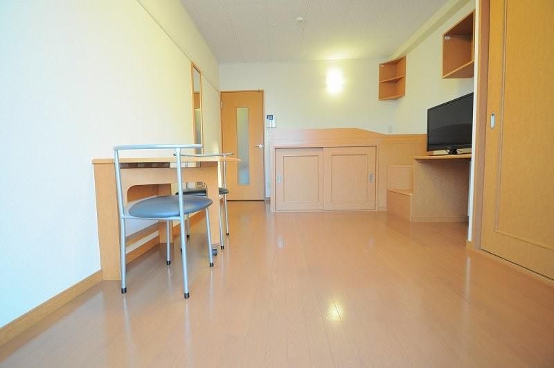 Leopalace Mekaru 1K Apartment for Rent in Okinawa City - Thumbnail 2