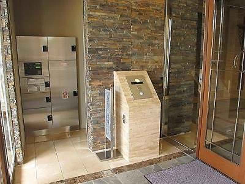 3LDK Corner Apartment in Naha Shintoshin with Pet Permission - Thumbnail 2
