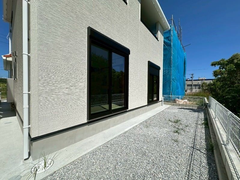 New 4LDK House with Walk-in Closet in Uruma City, Okinawa - Image 1