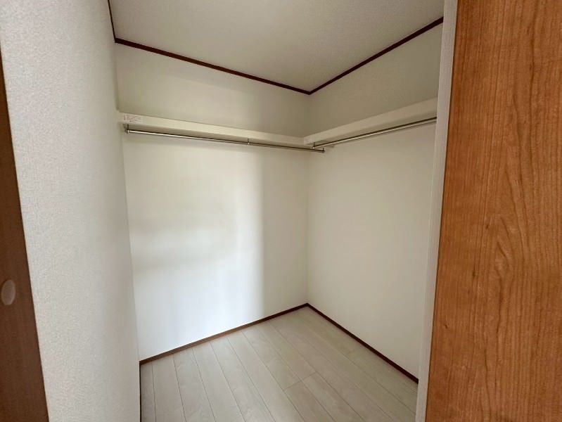 New 4LDK House with Walk-in Closet in Uruma City, Okinawa - Thumbnail 2