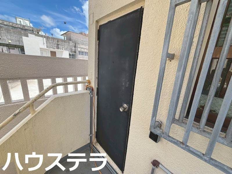 Okinawa City Central Commercial Building with Shops & Minpaku - Image 1