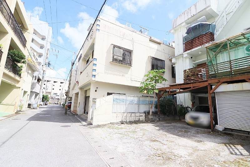 Tenanted 3K House for Sale in Naha Maejima, Okinawa - Thumbnail 2