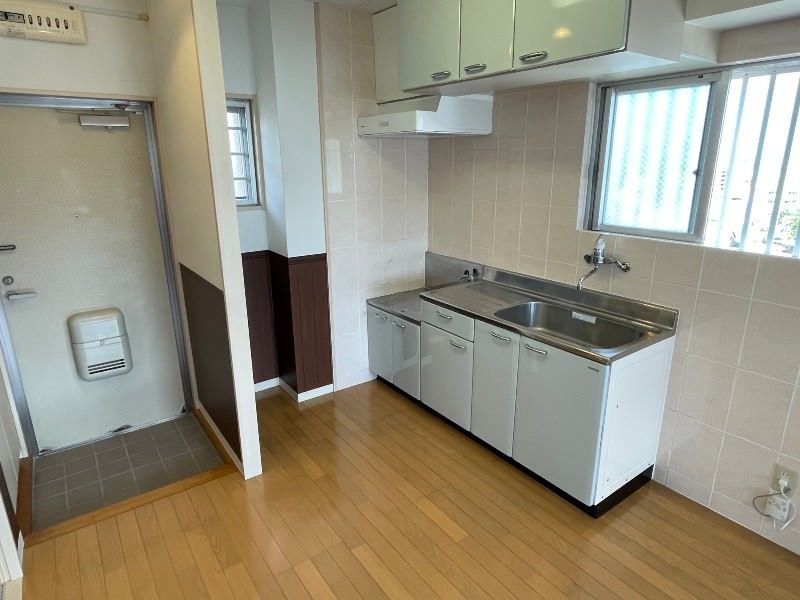 1DK Ocean View Apartment for Rent in Urasoe, Okinawa - Thumbnail 3