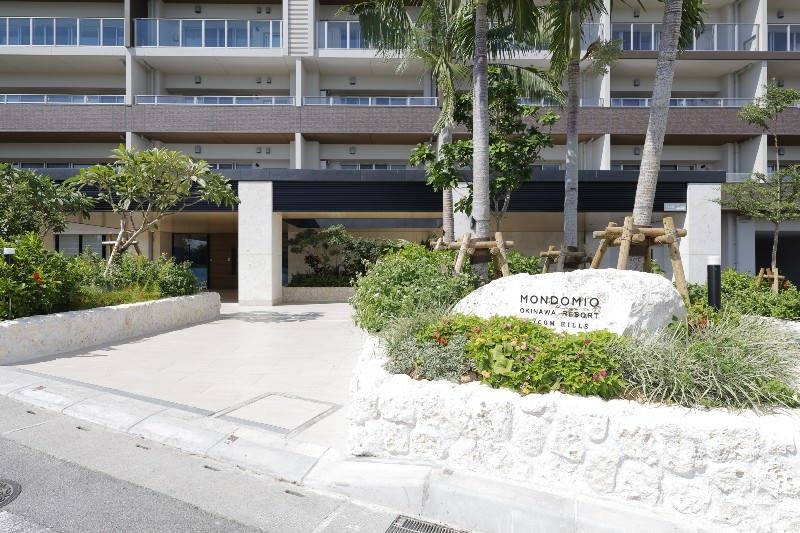 Luxury 2LDK Apartment with Ocean View in Okinawa's Rycom Hills - Thumbnail 3