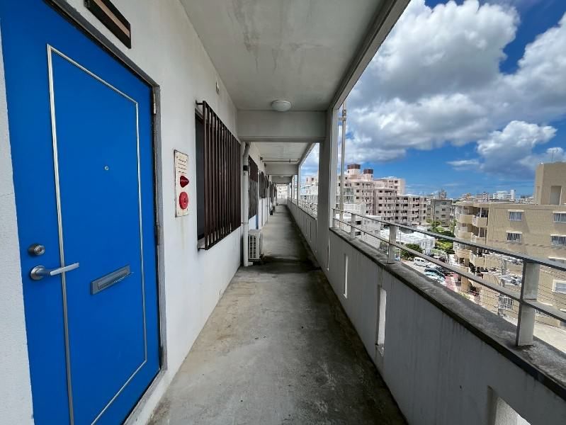 3DK Apartment for Rent in Urasoe, Okinawa with Panoramic Views - Thumbnail 2