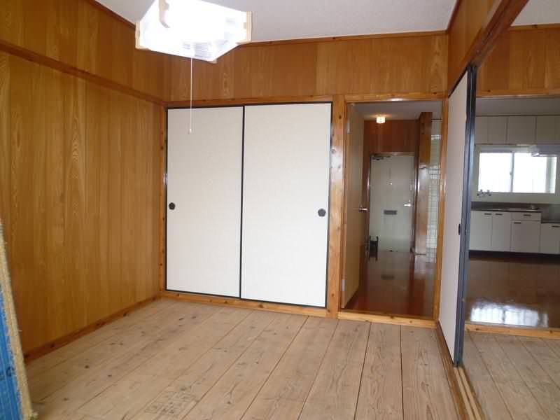 2DK Apartment for Rent in Taira, Tomigusuku, Okinawa - Thumbnail 4