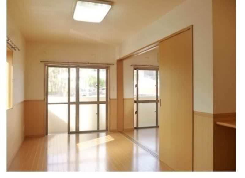 1LDK Pet-Friendly Apartment for Rent in Yaese Town, Okinawa - Thumbnail 3