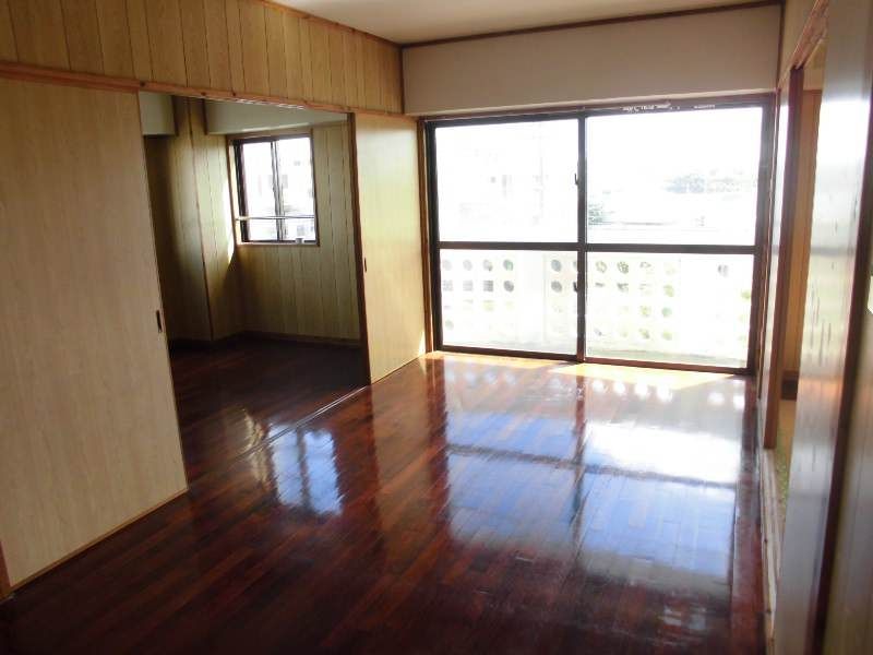 3DK Apartment for Rent in Uruma City, Okinawa - Thumbnail 2