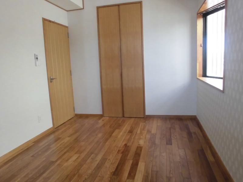 2LDK Apartment for Rent in Okinawa City, Okinawa - Thumbnail 4