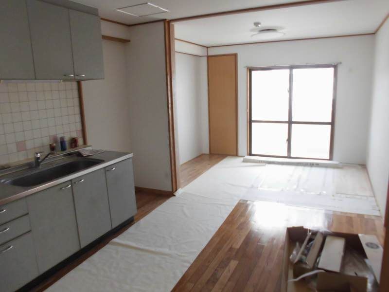 2LDK Apartment for Rent in Okinawa City, Okinawa - Thumbnail 3