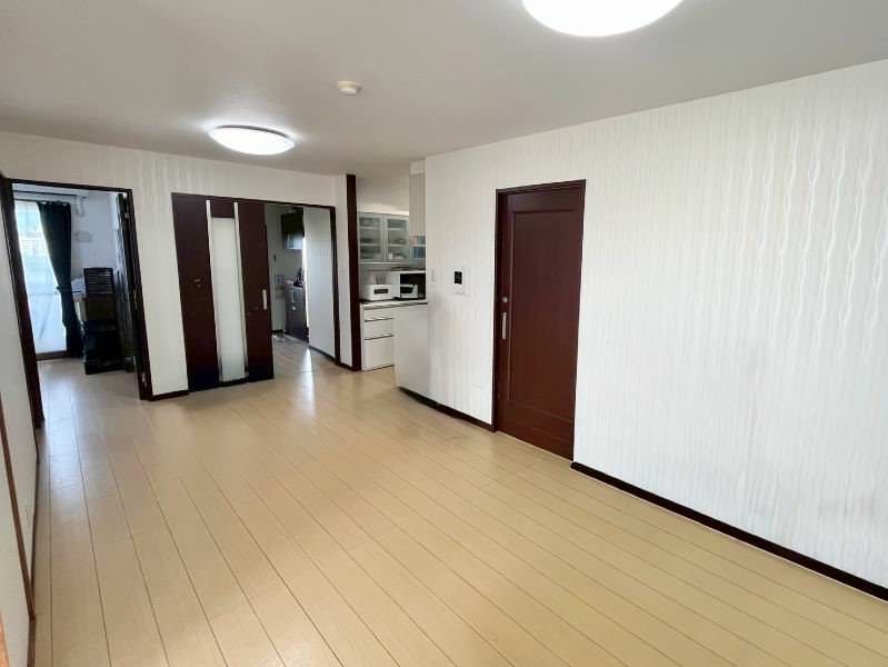 4LDK Top-Floor Corner Apartment with Ocean View in Naha, Okinawa - Thumbnail 4