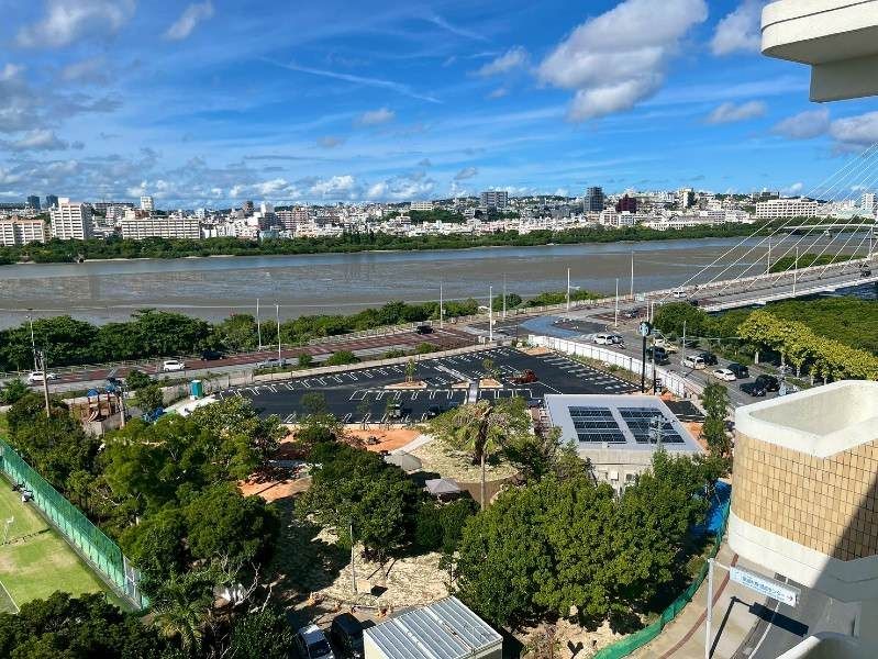 4LDK Top-Floor Corner Apartment with Ocean View in Naha, Okinawa - Thumbnail 2